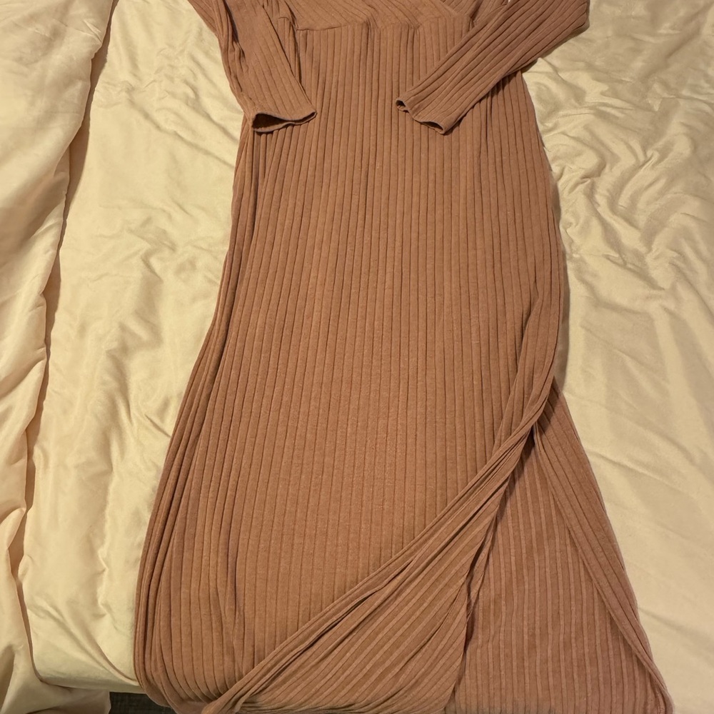 Express crossover dress with side slit